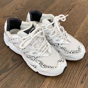New Balance 850 sneakers
